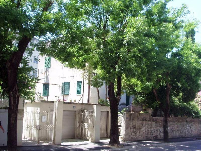 Guest House With Garden - Zuvan Split Luaran gambar