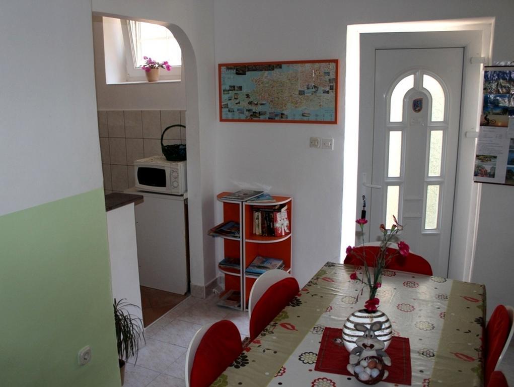 Guest House With Garden - Zuvan Split Luaran gambar