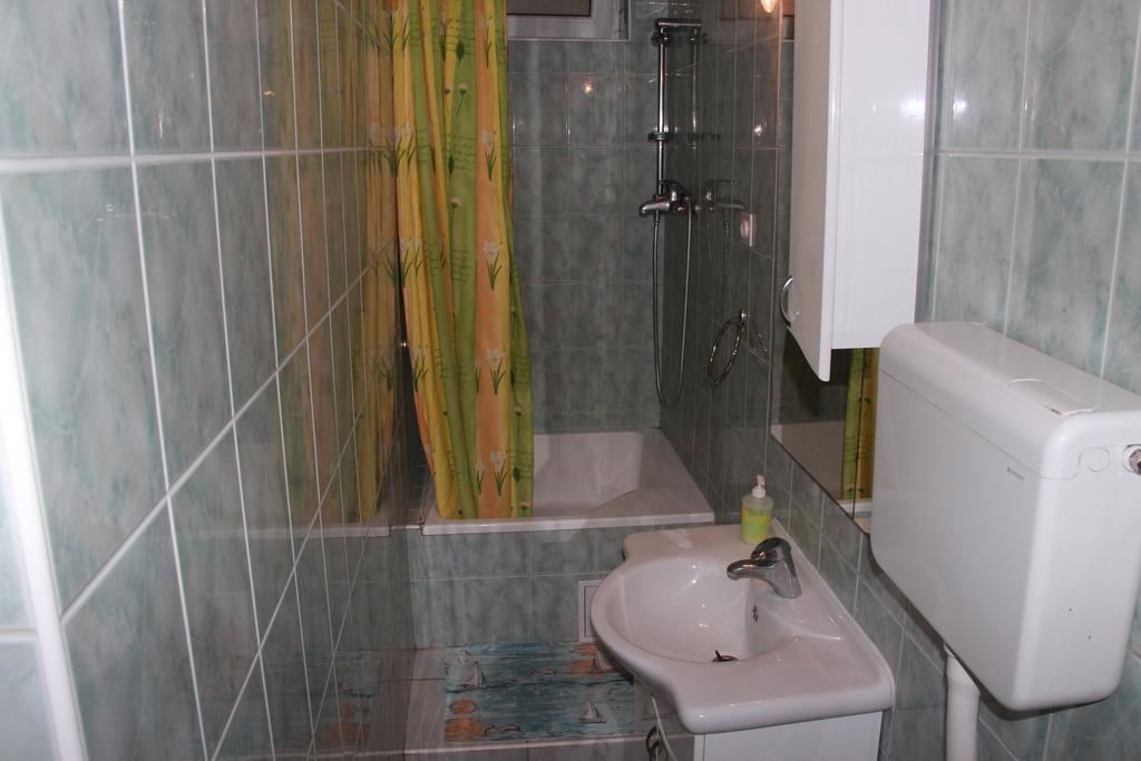 Guest House With Garden - Zuvan Split Luaran gambar