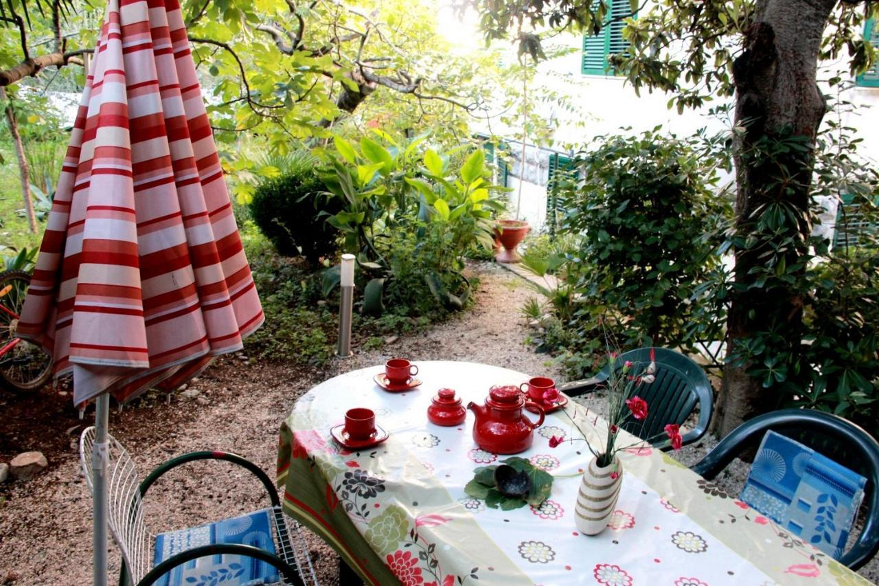 Guest House With Garden - Zuvan Split Luaran gambar