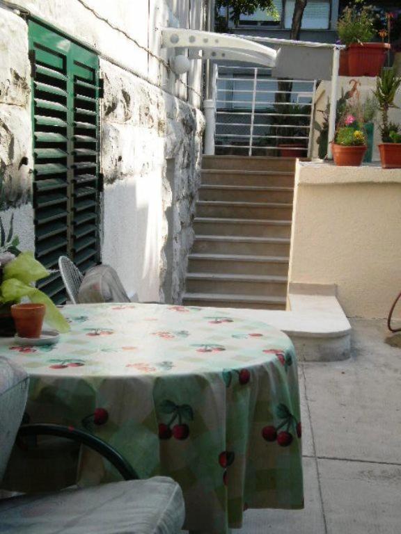 Guest House With Garden - Zuvan Split Luaran gambar