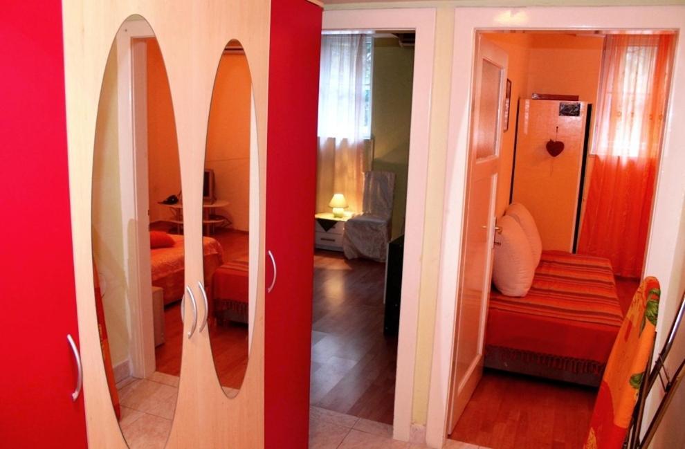 Guest House With Garden - Zuvan Split Bilik gambar