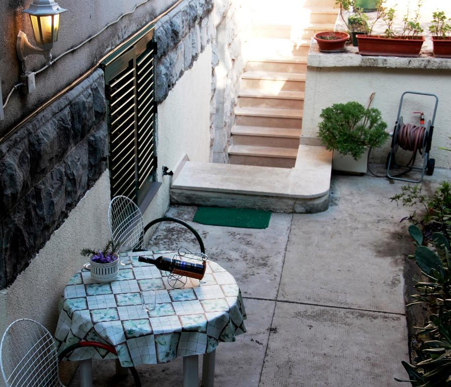 Guest House With Garden - Zuvan Split Luaran gambar