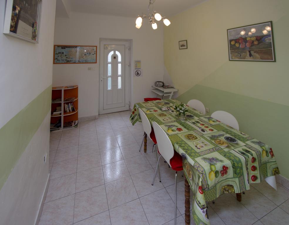 Guest House With Garden - Zuvan Split Luaran gambar