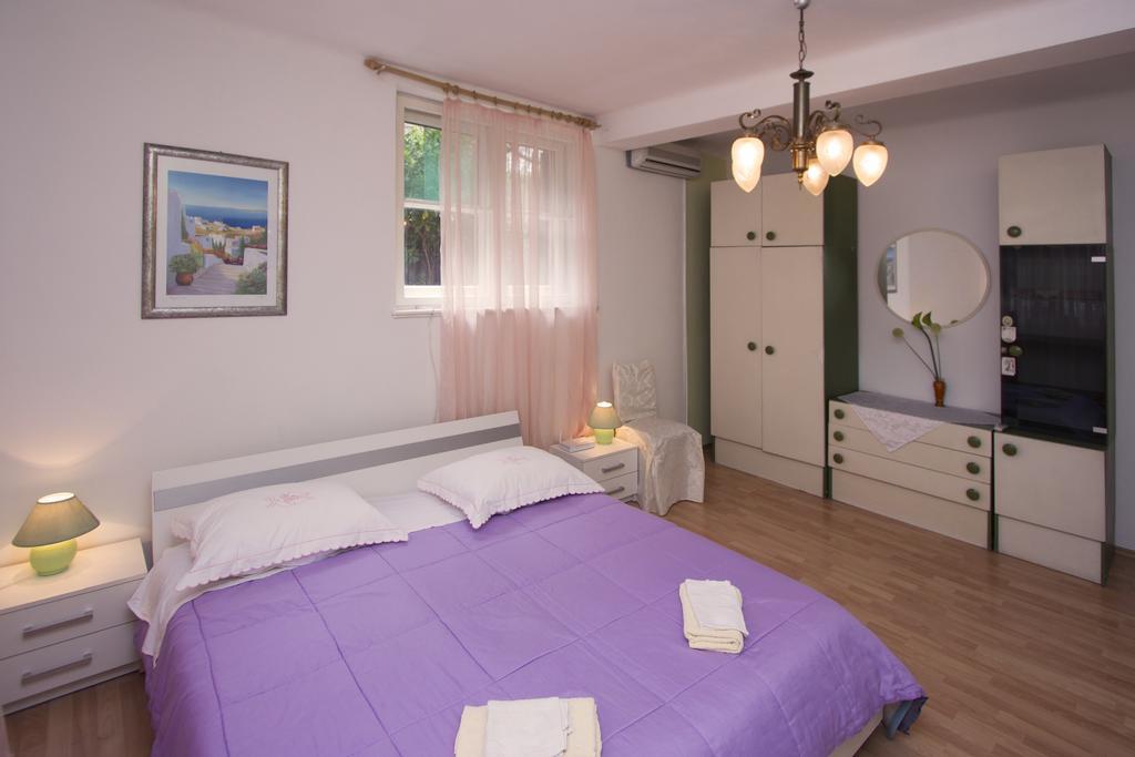 Guest House With Garden - Zuvan Split Luaran gambar