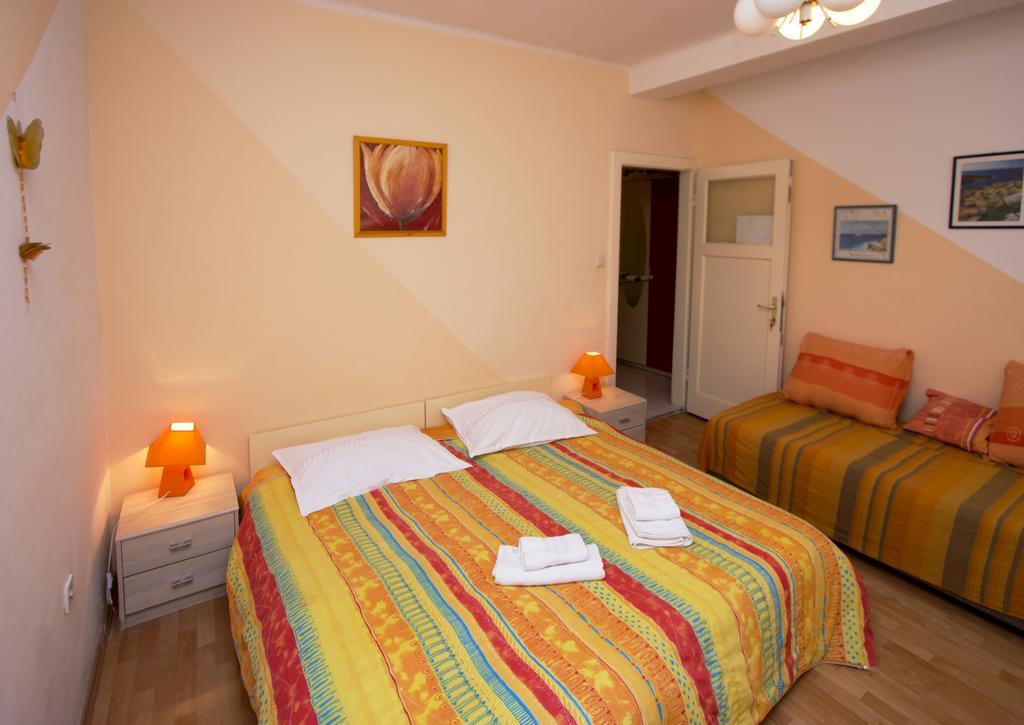 Guest House With Garden - Zuvan Split Luaran gambar