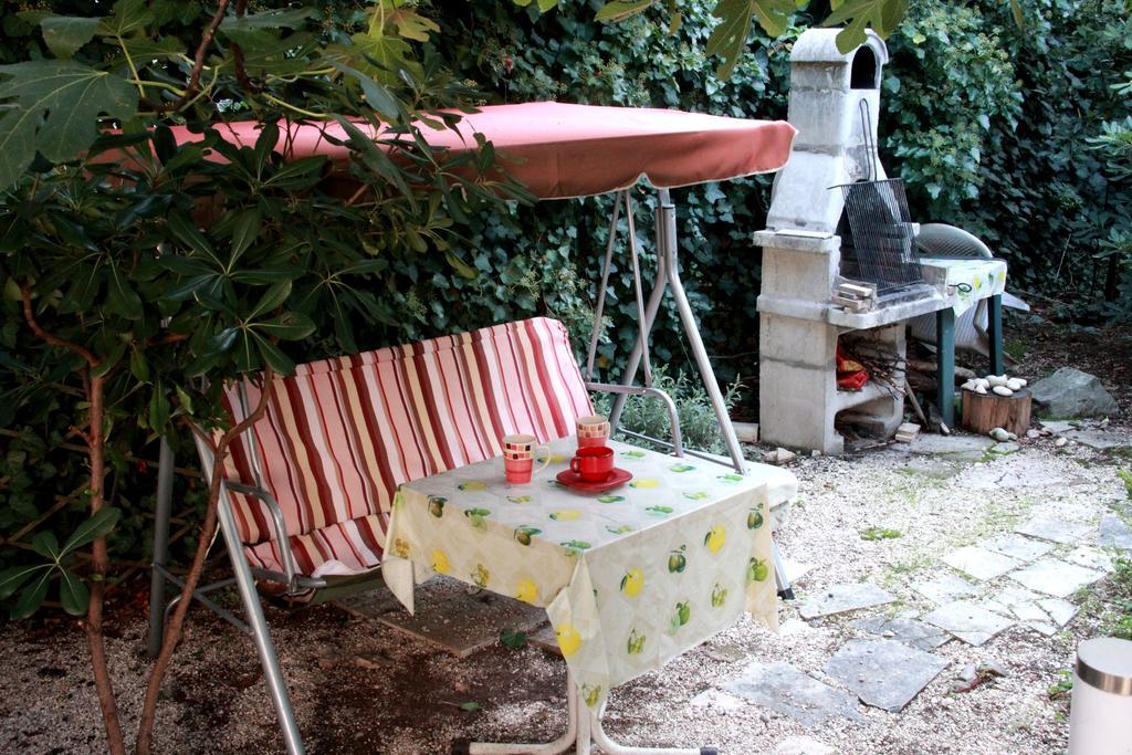 Guest House With Garden - Zuvan Split Luaran gambar