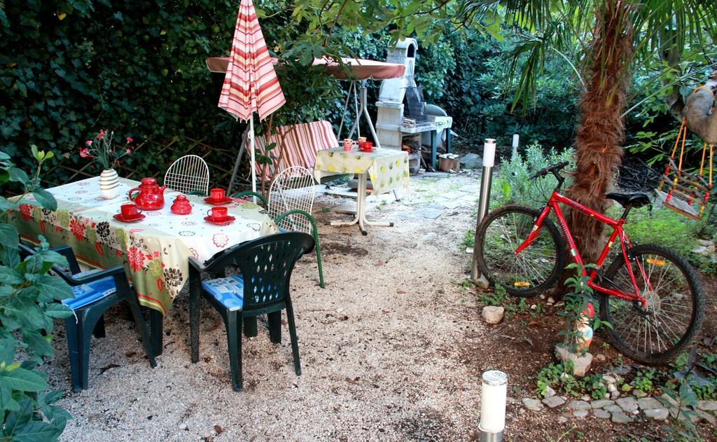 Guest House With Garden - Zuvan Split Luaran gambar