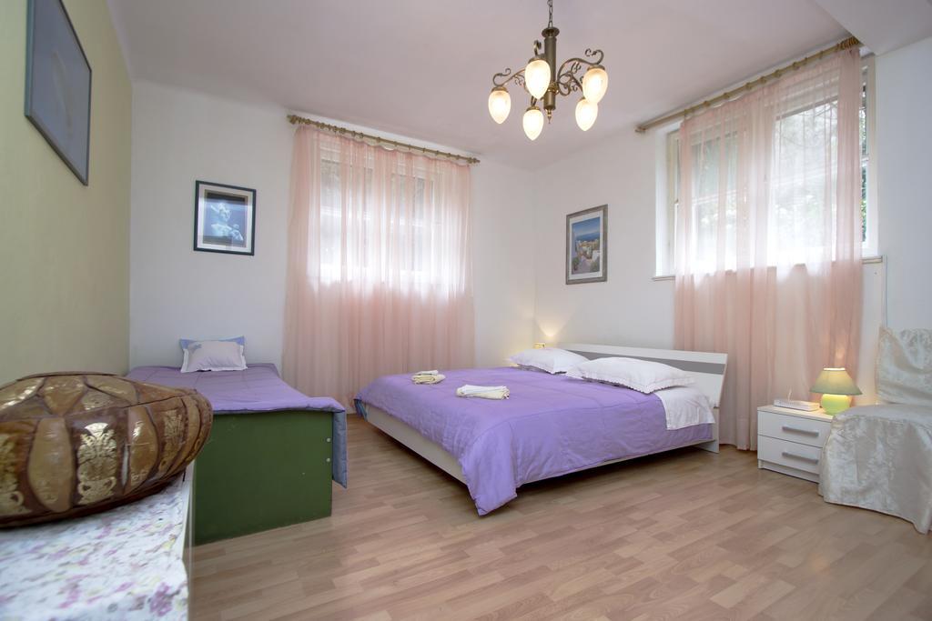 Guest House With Garden - Zuvan Split Luaran gambar