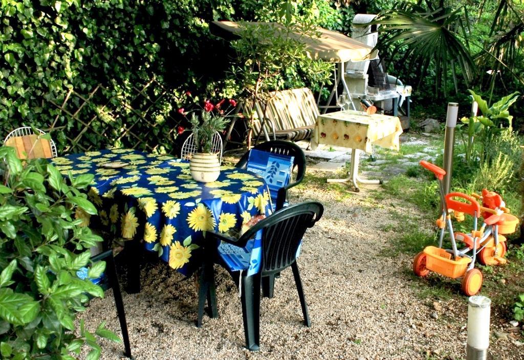 Guest House With Garden - Zuvan Split Luaran gambar
