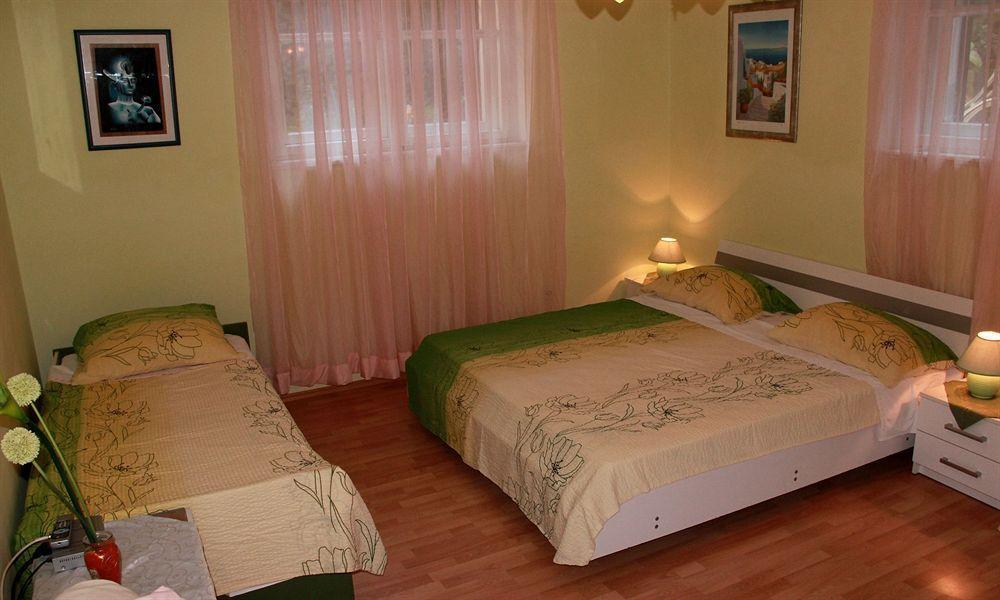 Guest House With Garden - Zuvan Split Luaran gambar