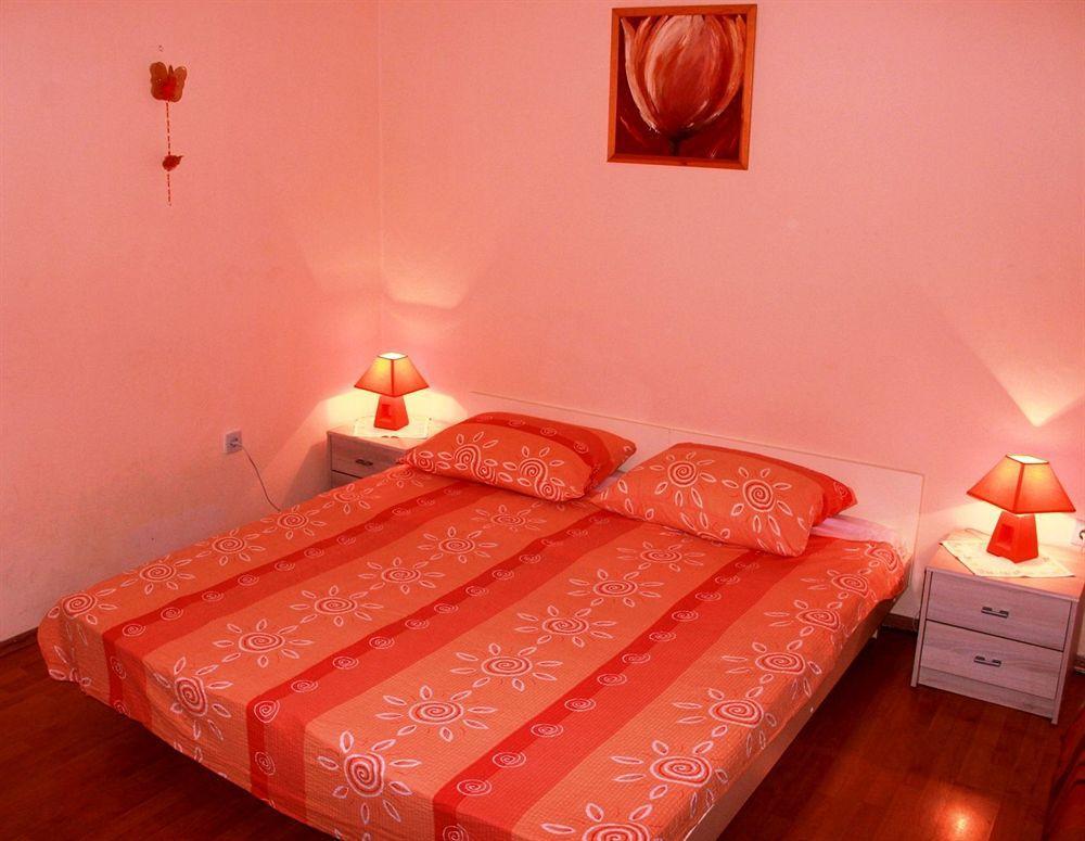 Guest House With Garden - Zuvan Split Luaran gambar