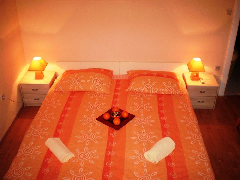 Guest House With Garden - Zuvan Split Luaran gambar