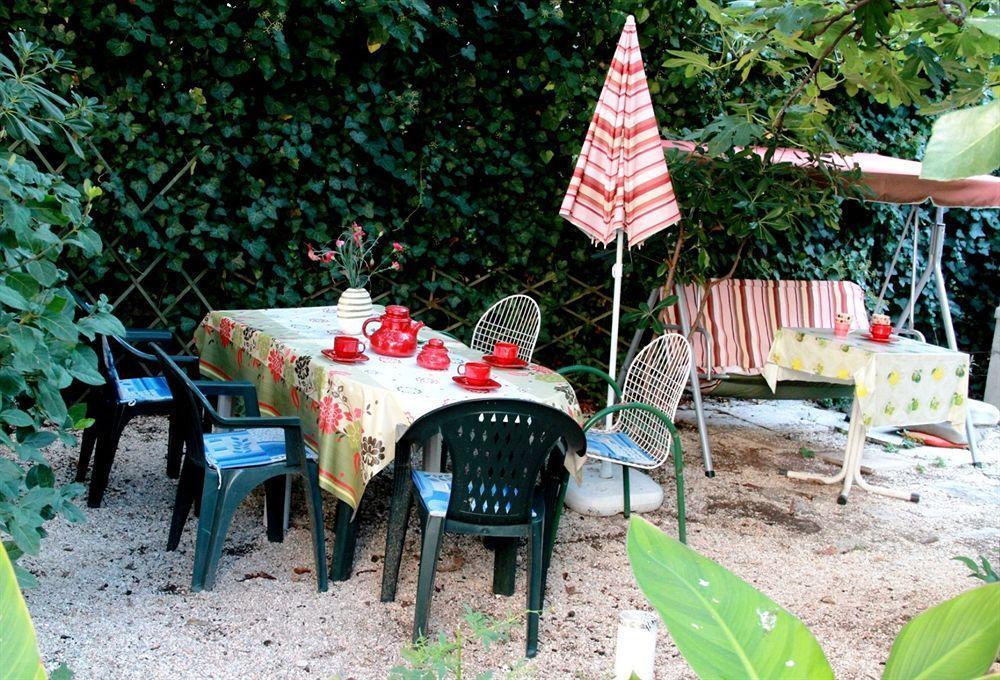 Guest House With Garden - Zuvan Split Luaran gambar