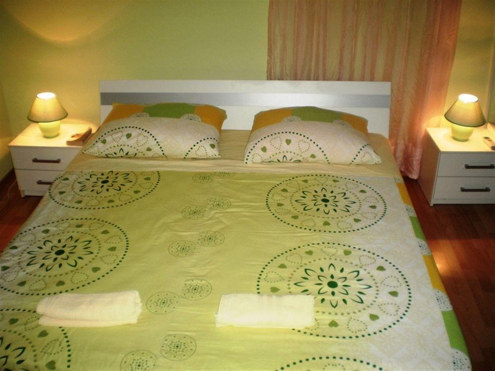 Guest House With Garden - Zuvan Split Luaran gambar