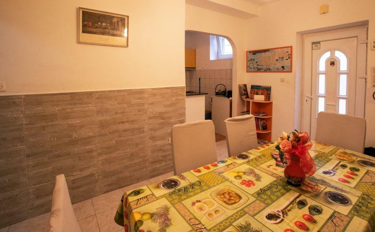 Guest House With Garden - Zuvan Split Luaran gambar