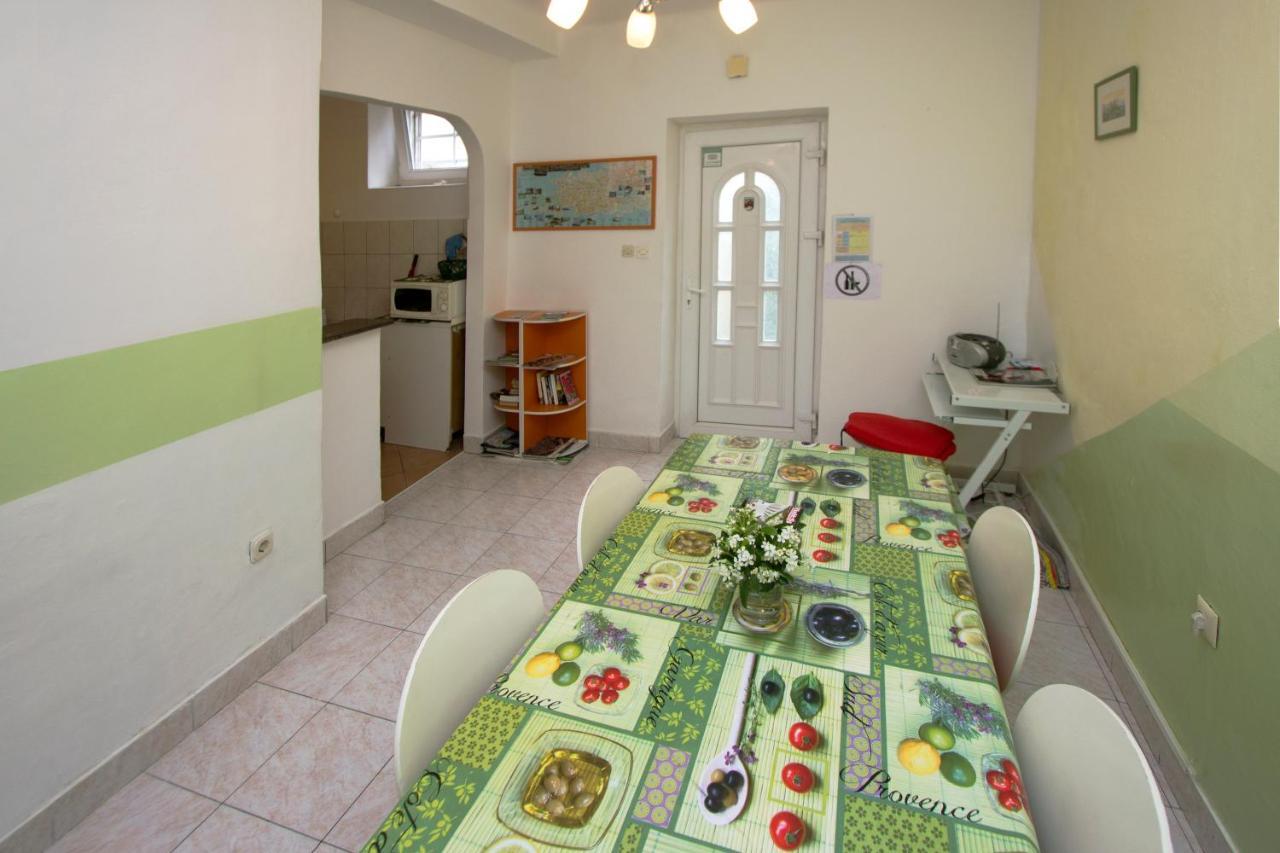 Guest House With Garden - Zuvan Split Luaran gambar